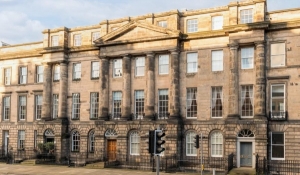 Edinburgh'daki Tek yatak odalı daire, Albyn Place'in resimi