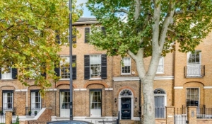 Londra'da dokuz yatak odalı Hamilton Terrace'ın resmi